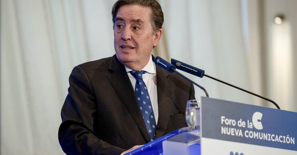 Luis García Montero: "Veo lógico que no quieran criticar el genocidio los que son dóciles ante el dinero"