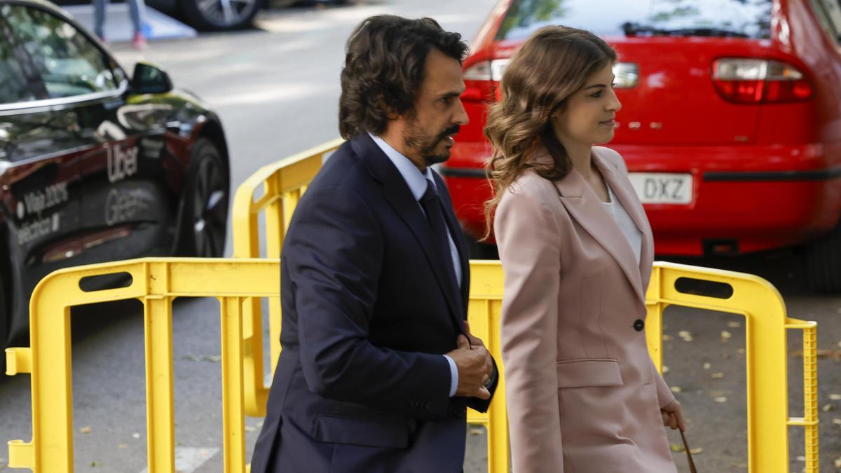 Alberto González Amador, novio de la presidenta de la Comunidad de Madrid, Isabel Díaz Ayuso, a su llegada este lunes al Tribunal Supremo.