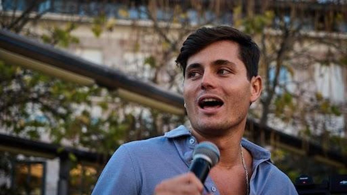 Un juzgado ordena buscar y detener a Vito Quiles para notificarle que irá a juicio por un delito de odio