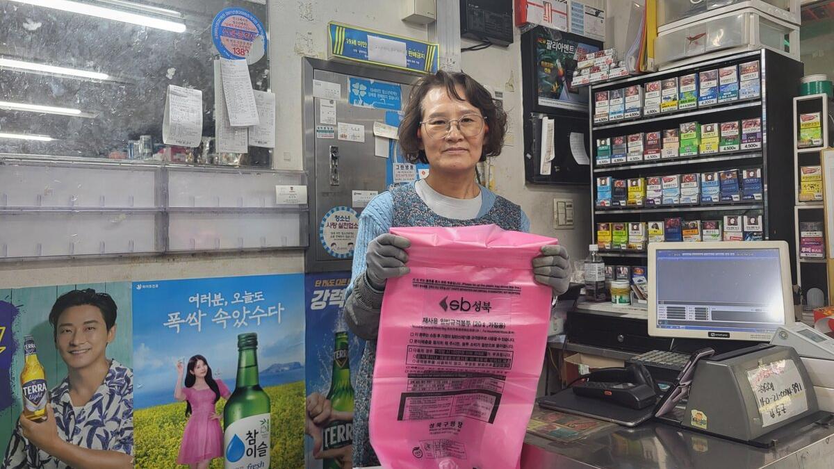 Park Young-mi, gerente de una tienda en Seúl, el 2 de abril de 2026.