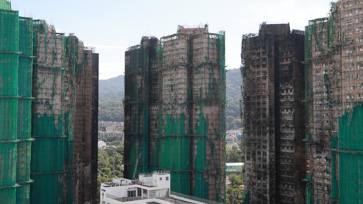 Edificios afectados por las llamas en Hong Kong