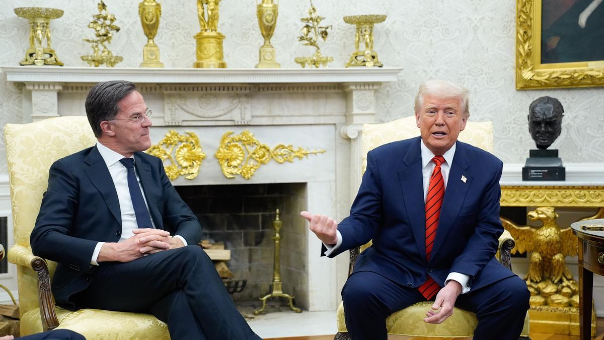 El presidente de EEUU, Donald Trump, se reúne con el secretario general de la OTAN, Mark Rutte