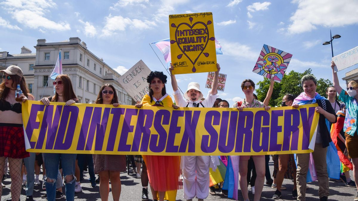 Ser intersexual en España: cuando la medicina sigue tratando los cuerpos como una patología