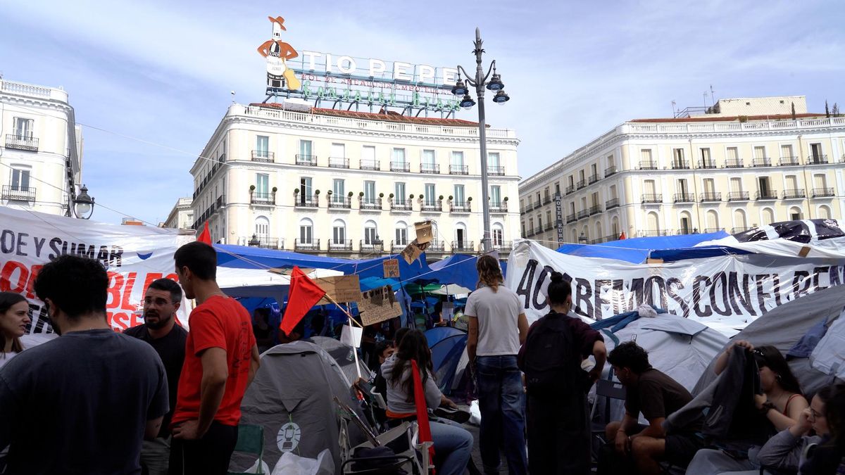 Los acampados en Sol no ven los decretos como un punto final: "Que voten lo que quieran, vamos a seguir"