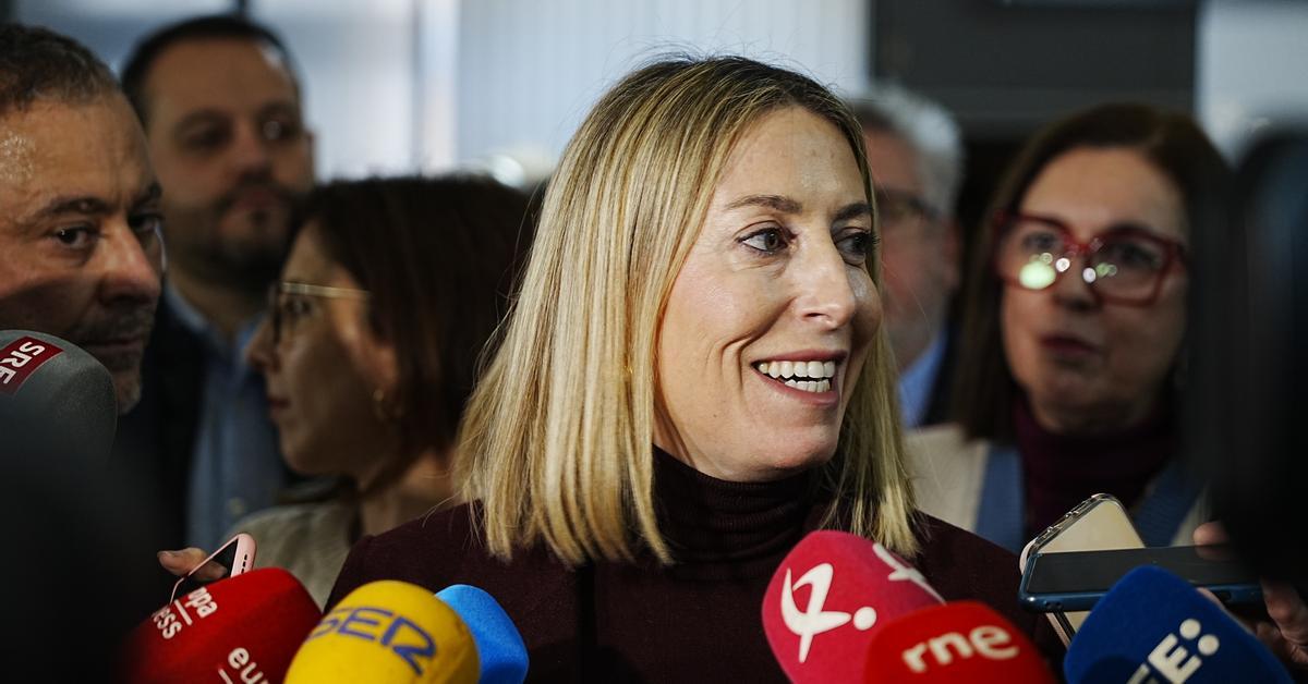 Guardiola bác bỏ những bài giảng về bình đẳng sau khi nói rằng quan điểm về nữ quyền của ông "giống với quan điểm được Vox bảo vệ".