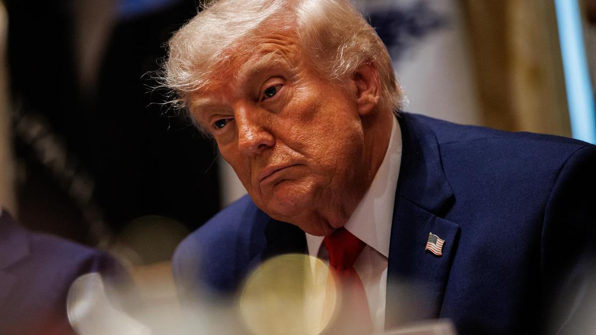 El presidente estadounidense Donald Trump durante una reunión de gabinete en la Sala del Gabinete de la Casa Blanca en Washington, D.C.