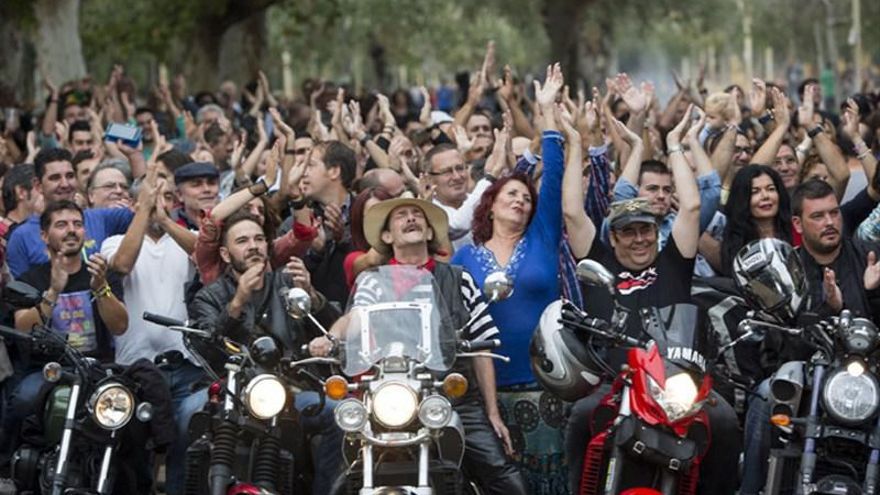 Fotograma de 'Todo es de color', dirigida por Gonzalo García Pelayo sobre el grupo Triana.