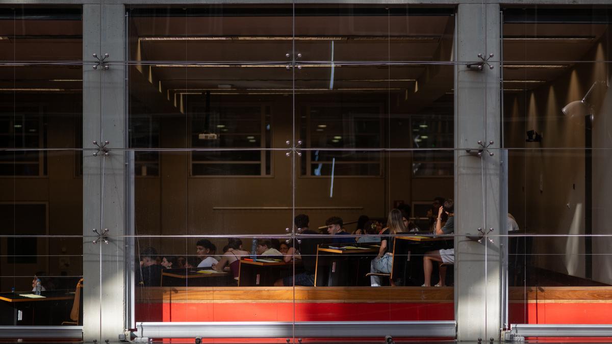 Imagen de un aula de la Universitat de Barcelona (UB).
