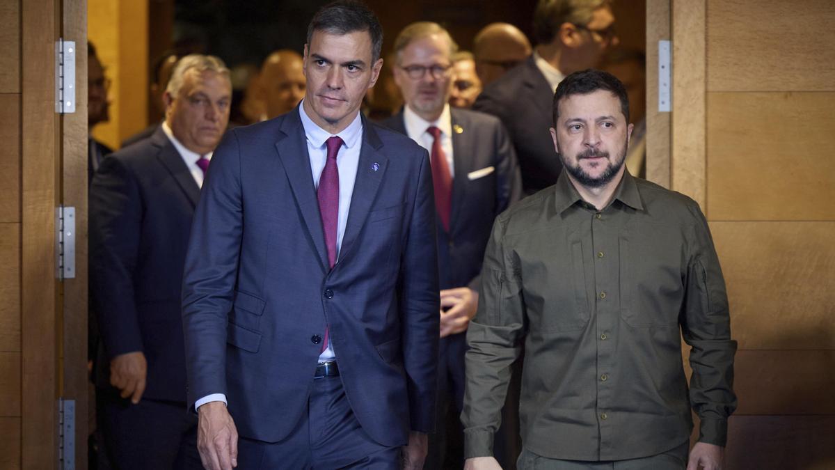 Foto de archivo de Pedro Sánchez y Volodímir Zelenski.