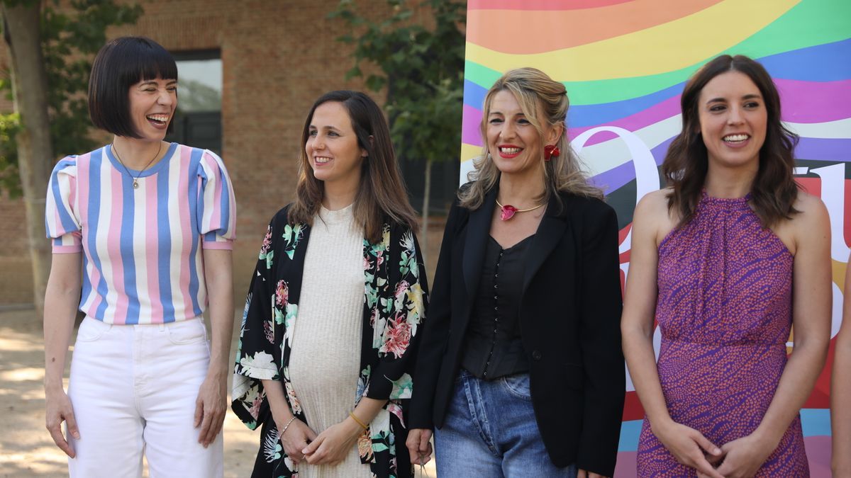 Diana Morant, Ione Belarra, Yolanda Díaz e Irene Montero, posan en un acto en Madrid.