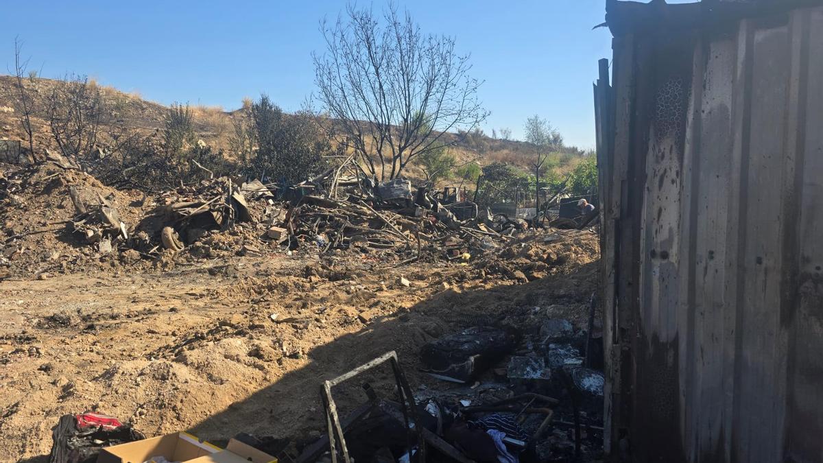 Las cenizas de la Asociación Tabadol, una metáfora del abandono en la Cañada Real