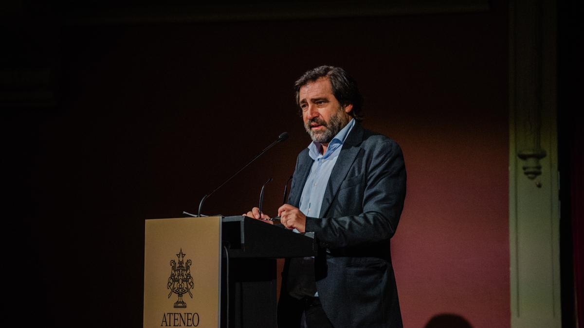 El presidente del Ateneo de Madrid, Luis Arroyo, presentando Los Desayunos del Ateneo, en el Ateneo de Madrid.