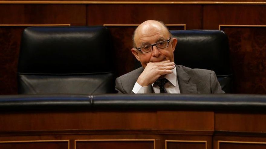 El PSOE pide la comparecencia en el Congreso de Montoro por la reunión con Aznar